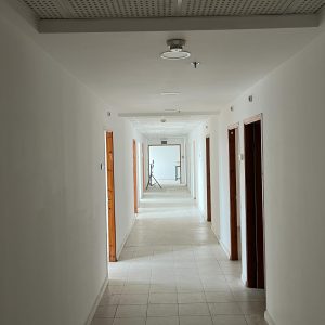 משרד להשכרה בפארק המדע רחובות, כ־350 מ״ר, חצי קומה פרטית מוכנה לעבודה